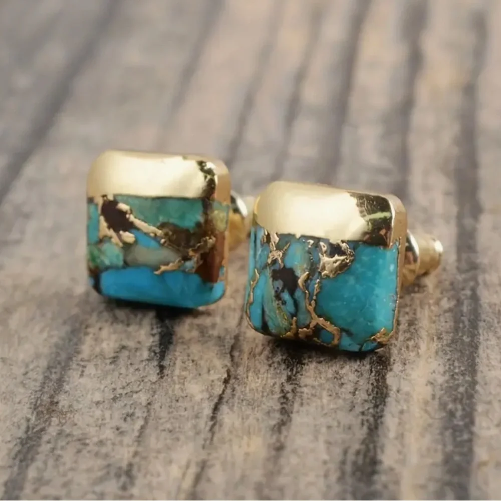 A pair of 14k Golden-plated square natural turquoise studs - Picture 2 of 3